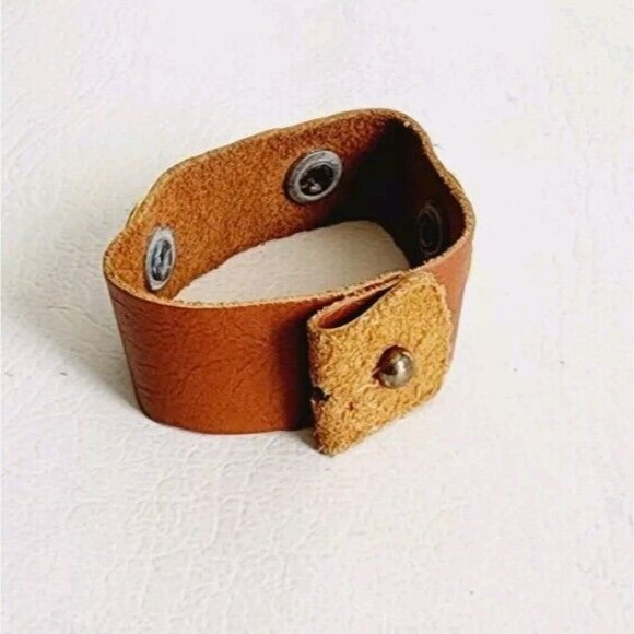 Lizzy Js Remington Shotgun Shell Brown Leather Bracelet  8-9" - Picture 3 of 6